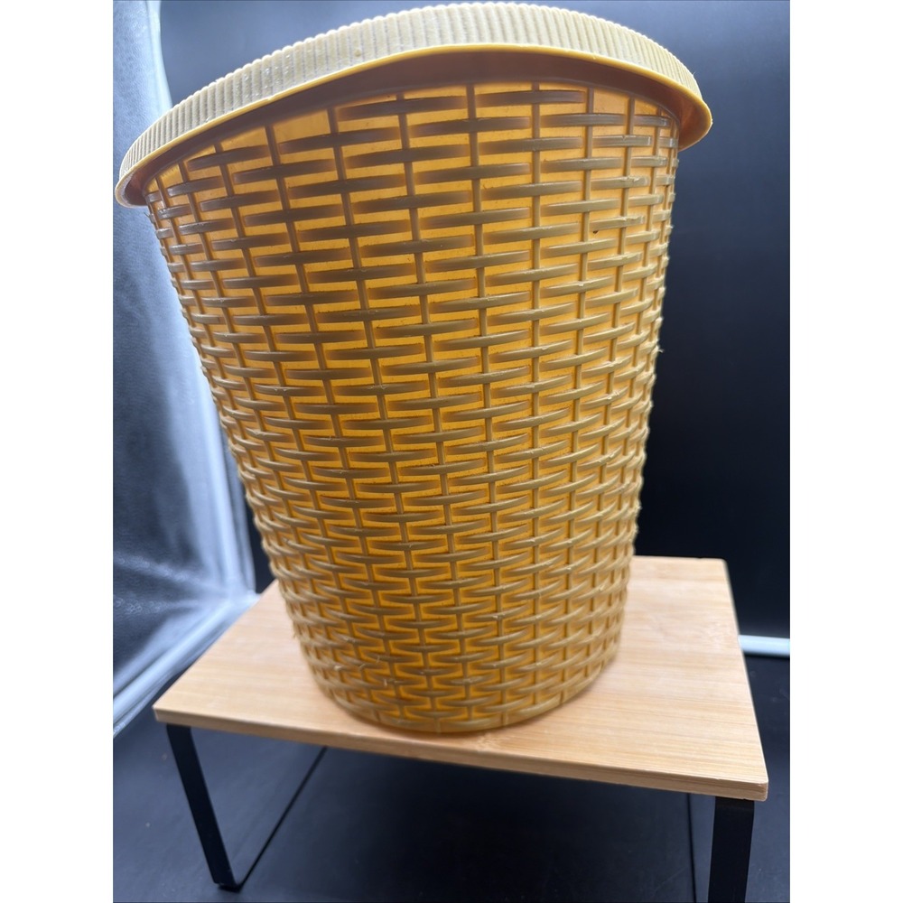 Vintage 1970's Fesco Wastebasket Yellow Faux Wicker Weave Plastic Trash Can USA - Picture 8 of 8